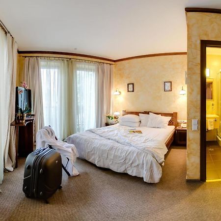 Pid Templem Hotel Ivano-Frankivs'k Ngoại thất bức ảnh