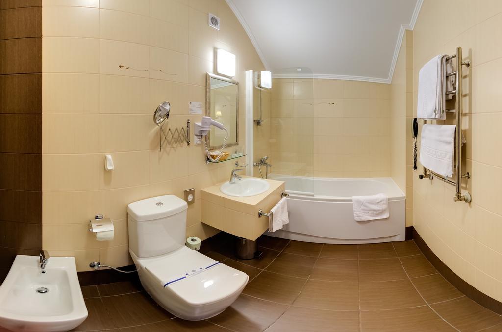 Pid Templem Hotel Ivano-Frankivs'k Ngoại thất bức ảnh