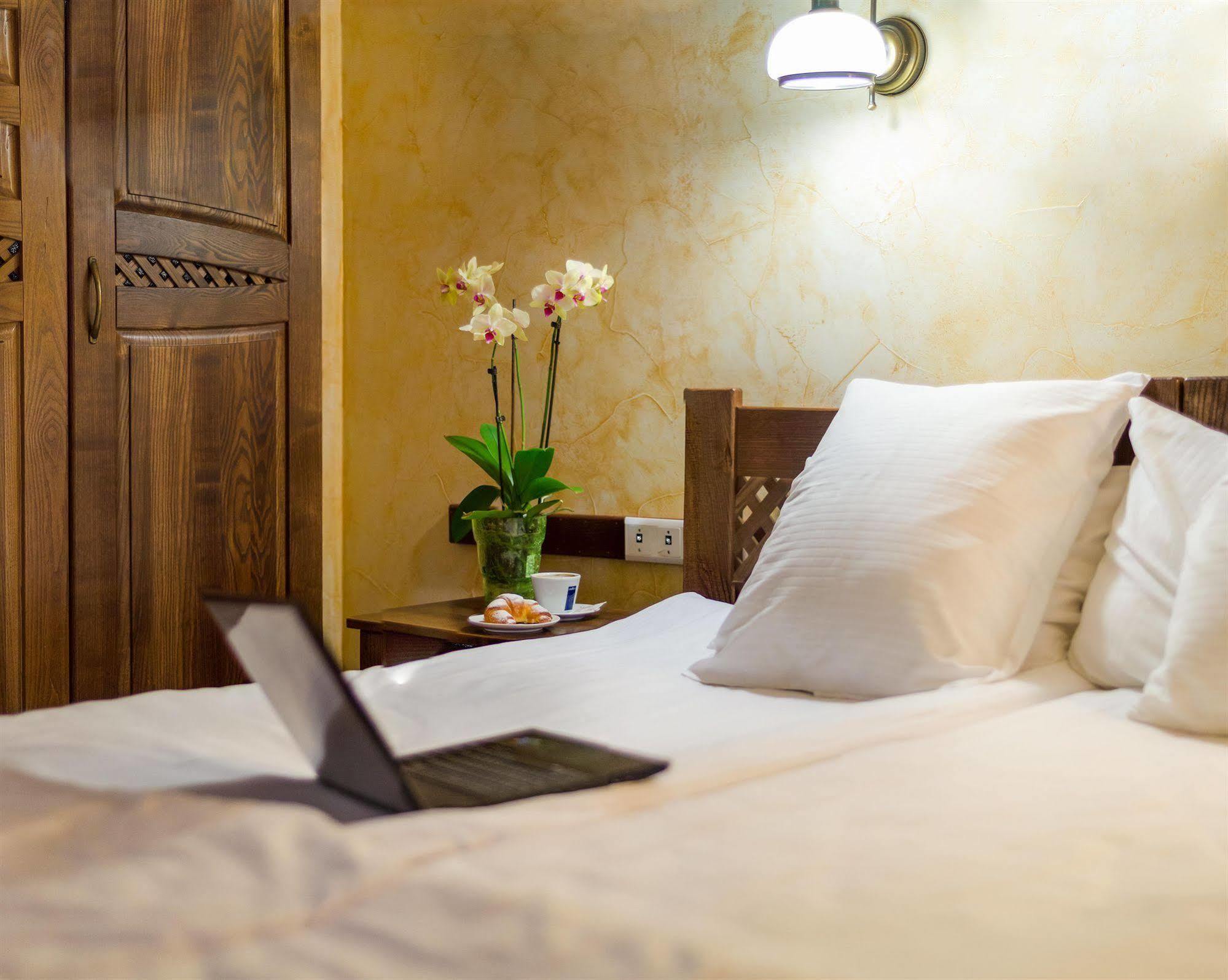 Pid Templem Hotel Ivano-Frankivs'k Ngoại thất bức ảnh