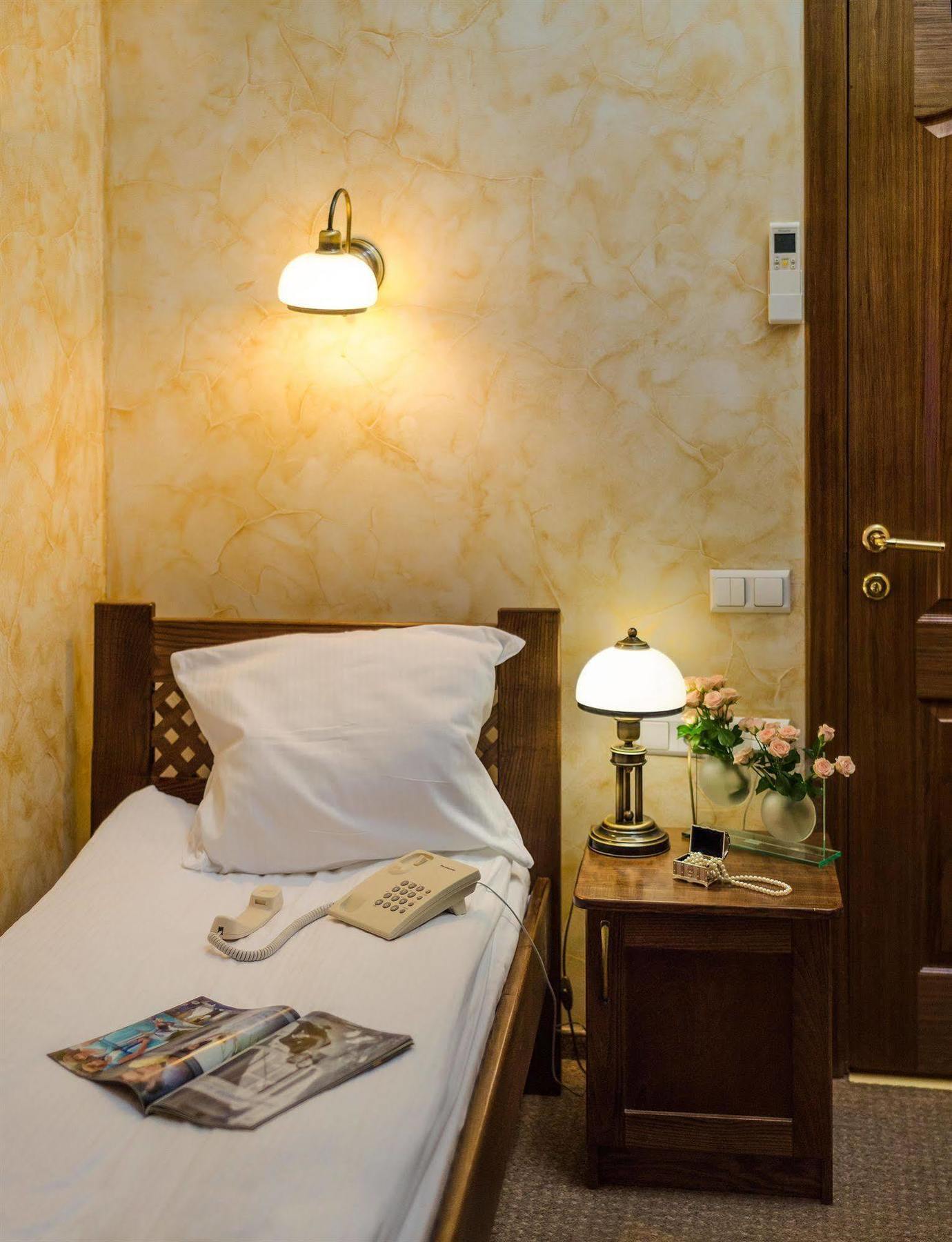 Pid Templem Hotel Ivano-Frankivs'k Ngoại thất bức ảnh