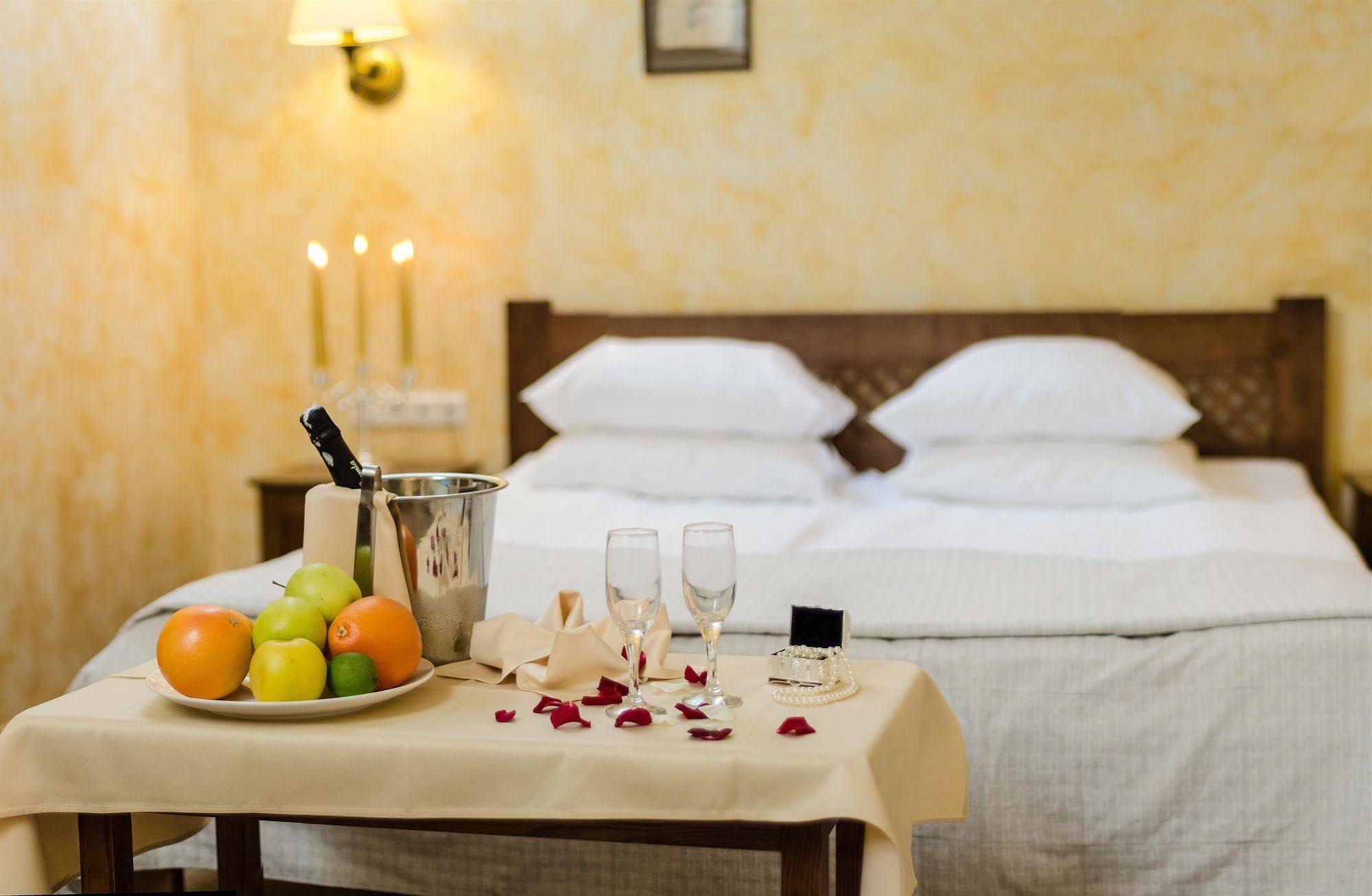 Pid Templem Hotel Ivano-Frankivs'k Ngoại thất bức ảnh