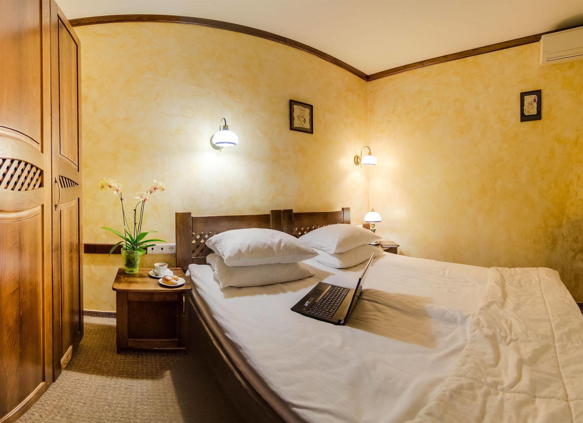 Pid Templem Hotel Ivano-Frankivs'k Ngoại thất bức ảnh