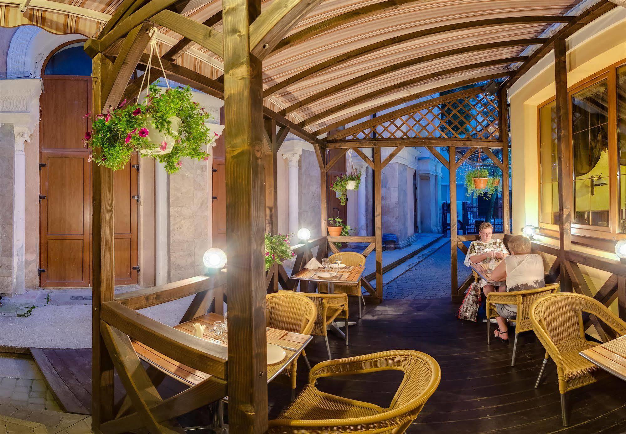 Pid Templem Hotel Ivano-Frankivs'k Ngoại thất bức ảnh