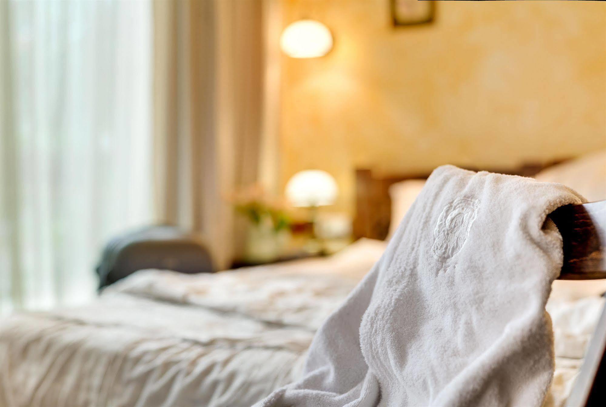Pid Templem Hotel Ivano-Frankivs'k Ngoại thất bức ảnh